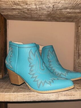 Turquoise Women's Western Ankle Boots - Fashion Heel